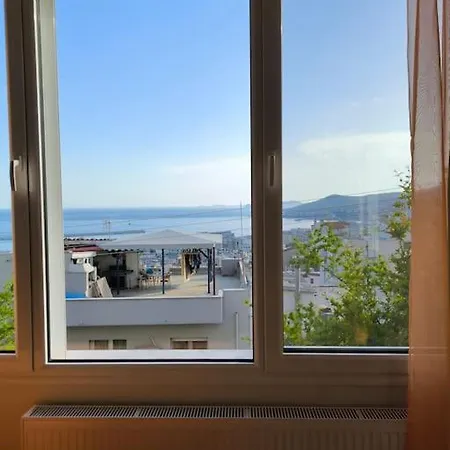 Colourful ! View ! Free Parking