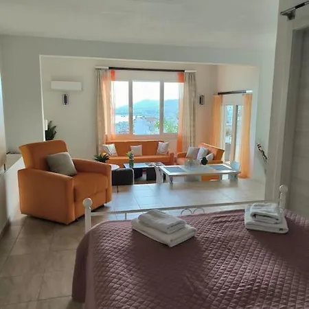 Colourful ! View ! Free Parking Apartment *