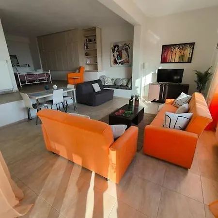 Colourful ! View ! Free Parking Apartment *